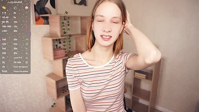 Snapshot of IveyColley chatting on November 2025 07:18:02 AM IveyColley online show from November 2025 07:18:02 AM