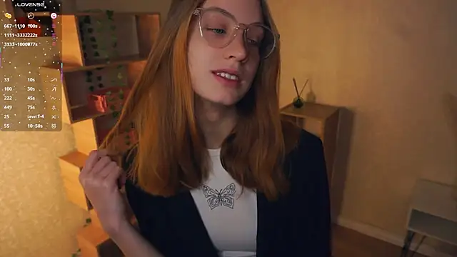 Snapshot of IveyColley chatting on November 2025 07:19:01 AM IveyColley online show from November 2025 07:19:01 AM