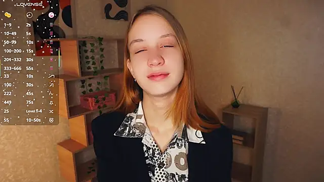 Snapshot of IveyColley chatting on November 2025 07:09:01 AM IveyColley online show from November 2025 07:09:01 AM