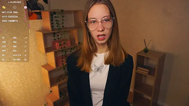 Snapshot of IveyColley chatting on November 2025 09:56:02 AM IveyColley online show from November 2025 09:56:02 AM