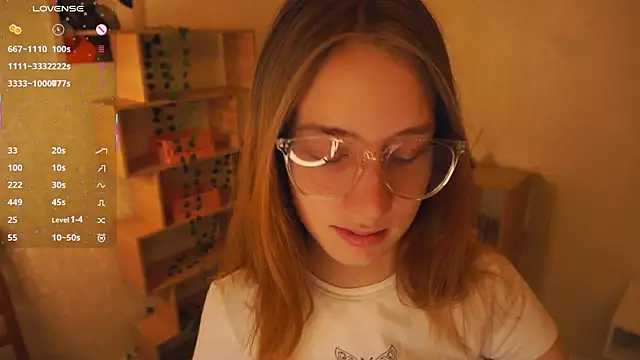 Snapshot of IveyColley chatting on December 2025 06:19:02 AM IveyColley online show from December 2025 06:19:02 AM