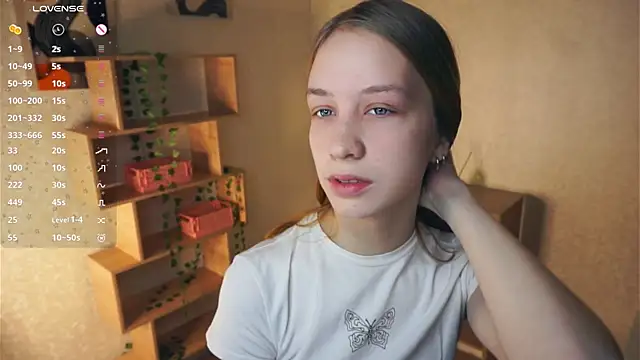 Snapshot of IveyColley chatting on December 2025 07:28:01 AM IveyColley online show from December 2025 07:28:01 AM