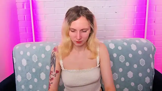 LikiLips online show from December 2025 01:01:02 AM