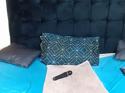 Snapshot of CaramelBootty chatting on October 2025 04:07:02 AM CaramelBootty online show from October 2025 04:07:02 AM