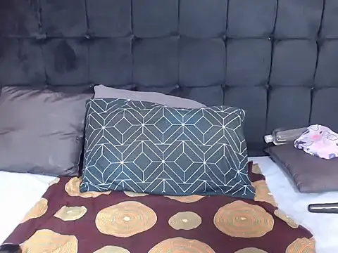 Snapshot of CaramelBootty chatting on November 2025 06:07:02 AM CaramelBootty online show from November 2025 06:07:02 AM