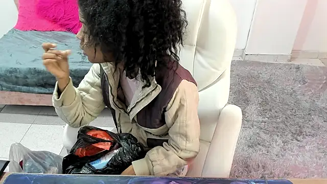 Snapshot of thianahorny chatting on December 2025 11:59:01 AM thianahorny online show from December 2025 11:59:01 AM