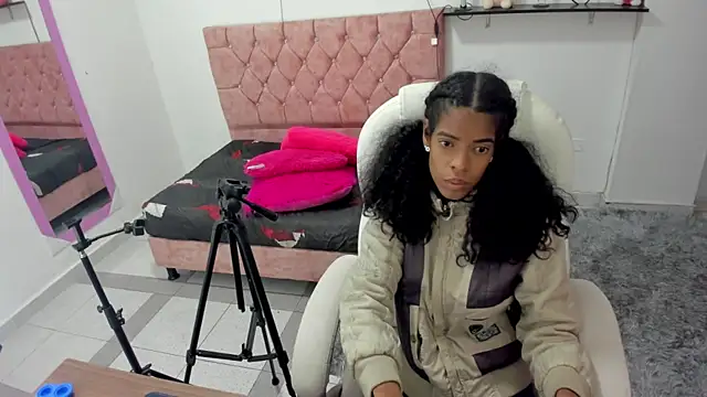 thianahorny online show from December 2025 10:44:02 AM