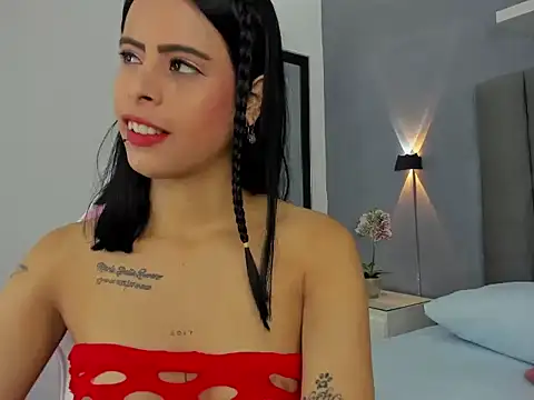 Snapshot of laura_maite_ chatting on November 2025 12:06:01 PM laura maite online show from November 2025 12:06:01 PM