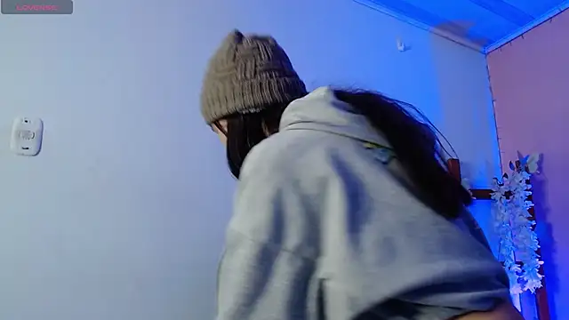 Snapshot of SweetRenata_ chatting on October 2025 11:21:02 AM SweetRenata online show from October 2025 11:21:02 AM