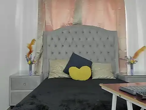 Snapshot of QuimaMiley chatting on October 2025 06:52:02 PM QuimaMiley online show from October 2025 06:52:02 PM