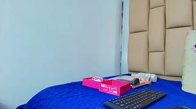 Snapshot of hannah_teehn chatting on November 2025 07:14:01 PM hannah teehn online show from November 2025 07:14:01 PM