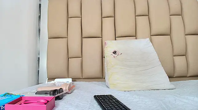 Snapshot of hannah_teehn chatting on November 2025 07:16:02 PM hannah teehn online show from November 2025 07:16:02 PM