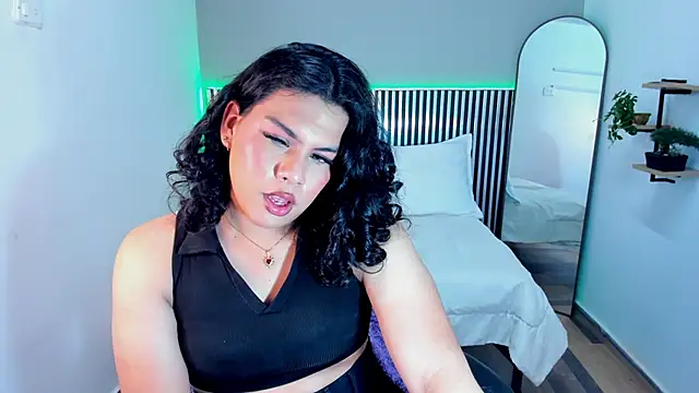 Snapshot of Little_Alli chatting on November 2025 12:43:01 AM Little Alli online show from November 2025 12:43:01 AM