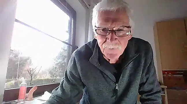 Snapshot of super-snoopy chatting on February 2025 09:19:01 AM super-snoopy online show from February 2025 09:19:01 AM