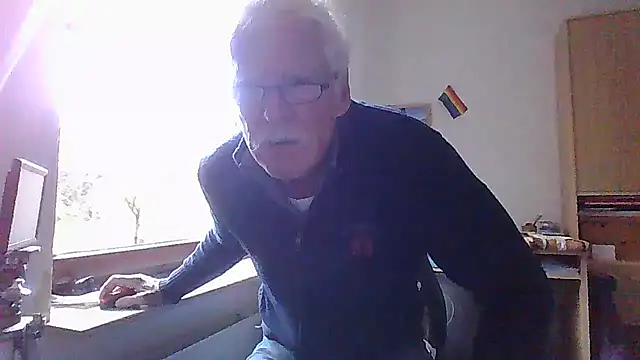 Snapshot of super-snoopy chatting on November 2025 09:00:02 AM super-snoopy online show from November 2025 09:00:02 AM