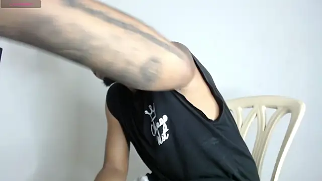 Snapshot of drako_monster chatting on October 2025 11:43:01 PM drako monster online show from October 2025 11:43:01 PM