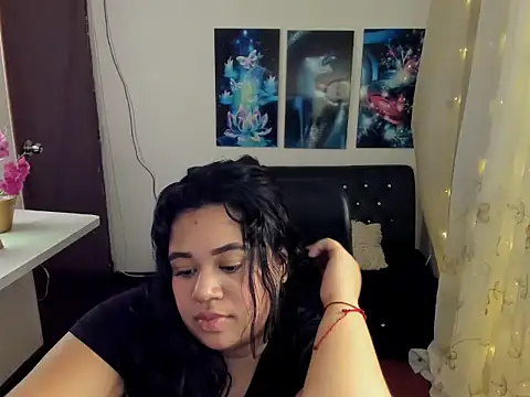 Snapshot of oliviia_cute chatting on November 2025 05:18:02 AM oliviia cute online show from November 2025 05:18:02 AM