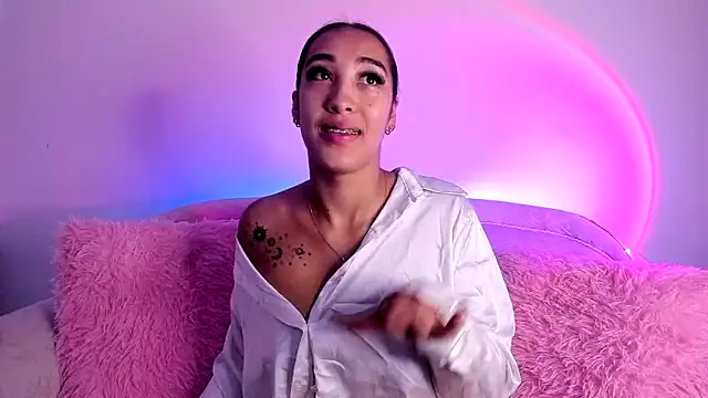 Snapshot of HeidyRousse chatting on January 2026 01:37:02 PM HeidyRousse online show from January 2026 01:37:02 PM