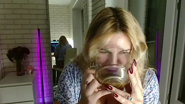 Passion-Blondy online show from November 2025 05:46:02 PM