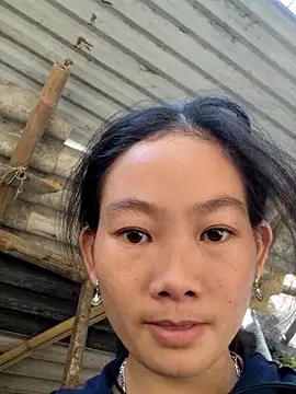 Snapshot of gio-thu chatting on November 2025 05:40:02 AM gio-thu online show from November 2025 05:40:02 AM