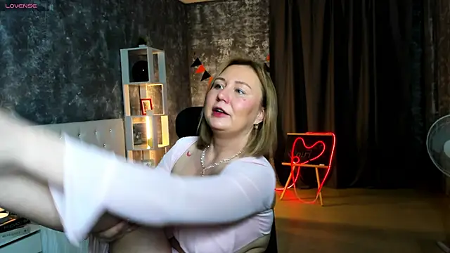 Snapshot of scent__of_woman chatting on November 2025 01:38:01 AM scent of woman online show from November 2025 01:38:01 AM