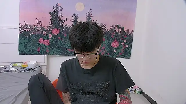 KK-cuteboy online show from April 2026 05:22:01 AM