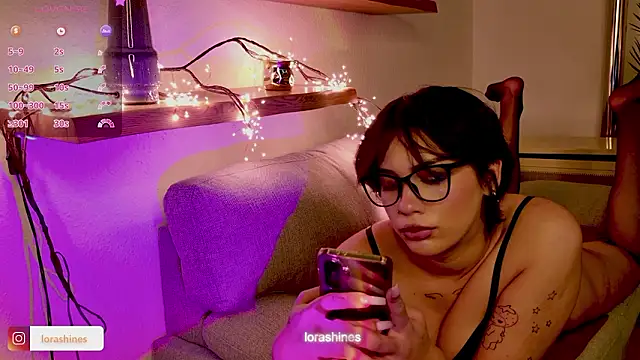 LoraShines online show from February 2026 06:56:02 PM