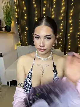 LoraShines online show from June 2026 05:55:02 PM