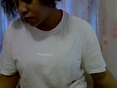 JuicyLipsXx1 online show from October 2025 11:42:02 AM