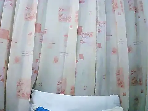 JuicyLipsXx1 online show from October 2025 08:09:02 PM