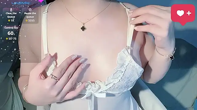 Snapshot of BeChinh_Lee chatting on November 2025 03:23:01 PM BeChinh Lee online show from November 2025 03:23:01 PM