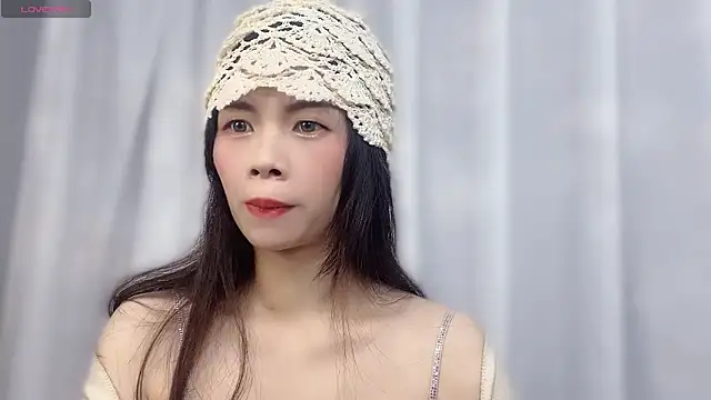 Snapshot of Lynnalltop-165-KeKe chatting on December 2025 01:04:02 PM Lynnalltop-165-KeKe online show from December 2025 01:04:02 PM