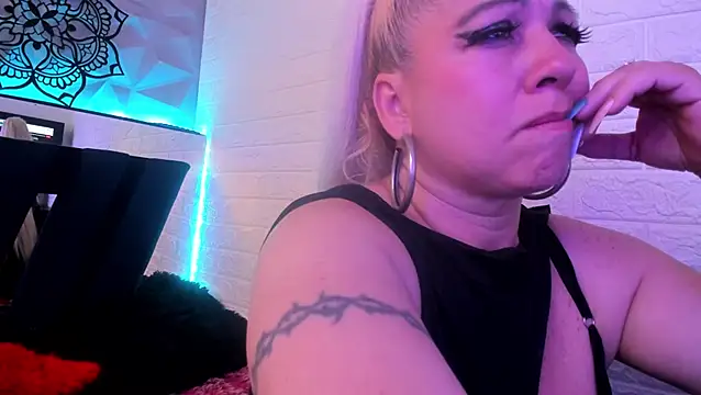 Snapshot of pamela_velazco chatting on December 2025 09:02:01 PM pamela velazco online show from December 2025 09:02:01 PM