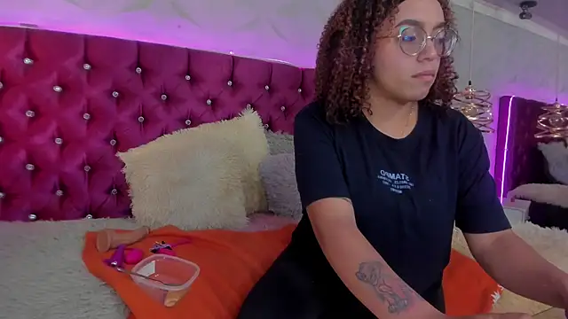 Snapshot of Miamiller_22 chatting on December 2025 06:37:02 PM Miamiller 22 online show from December 2025 06:37:02 PM