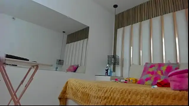 Snapshot of AmbarGills chatting on November 2025 01:10:02 PM AmbarGills online show from November 2025 01:10:02 PM