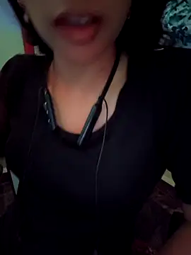 Snapshot of Royal_Shona chatting on November 2025 05:57:01 PM Royal Shona online show from November 2025 05:57:01 PM