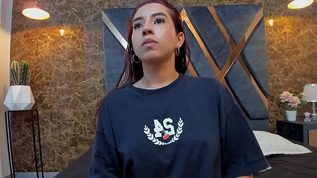 Snapshot of Vittoria_Conti_ chatting on November 2025 05:13:02 PM Vittoria Conti online show from November 2025 05:13:02 PM