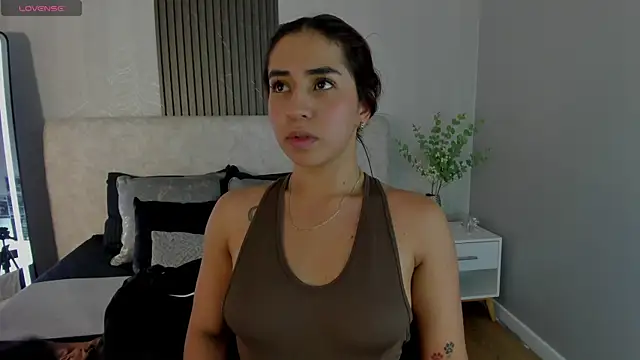 Vittoria Conti  online show from June 2026 05:33:02 PM