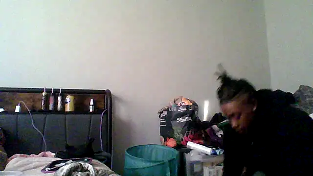 Snapshot of dezzidavill chatting on February 2026 12:17:02 PM dezzidavill online show from February 2026 12:17:02 PM