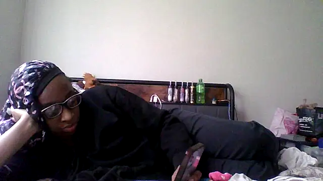 Snapshot of dezzidavill chatting on March 2026 02:00:02 PM dezzidavill online show from March 2026 02:00:02 PM