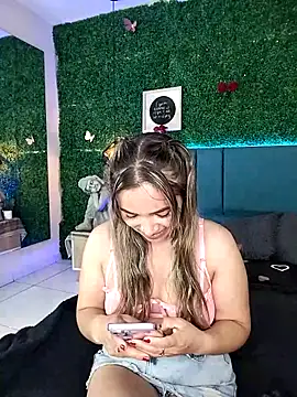 Kiaraa88 online show from April 2026 08:26:01 PM