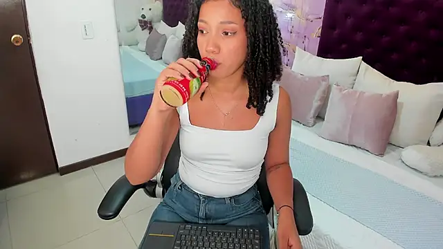 Snapshot of cloe_555 chatting on November 2025 10:20:01 PM cloe 555 online show from November 2025 10:20:01 PM