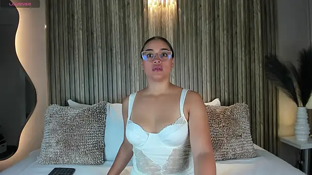 Snapshot of VanneCamiel chatting on October 2025 11:58:02 AM VanneCamiel online show from October 2025 11:58:02 AM