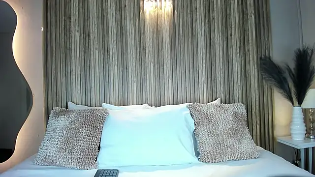 Snapshot of VanneCamiel chatting on October 2025 11:55:01 AM VanneCamiel online show from October 2025 11:55:01 AM