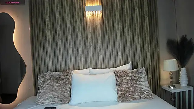 Snapshot of VanneCamiel chatting on November 2025 11:33:02 AM VanneCamiel online show from November 2025 11:33:02 AM