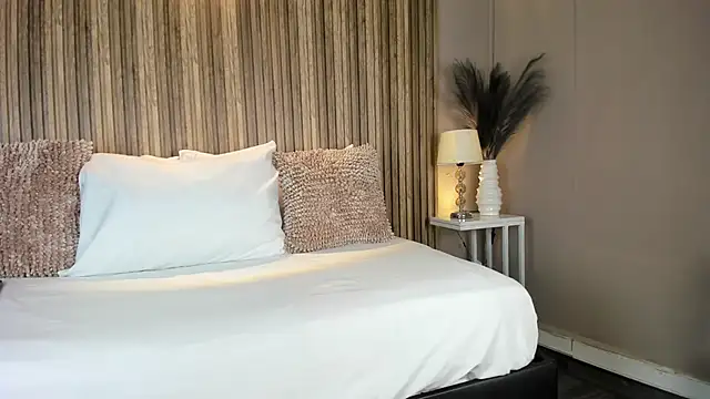 Snapshot of VanneCamiel chatting on November 2025 11:42:02 AM VanneCamiel online show from November 2025 11:42:02 AM