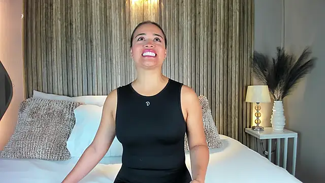 Snapshot of VanneCamiel chatting on November 2025 12:11:01 PM VanneCamiel online show from November 2025 12:11:01 PM