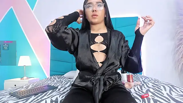 Snapshot of Foxy_Kylie chatting on November 2025 01:11:02 PM Foxy Kylie online show from November 2025 01:11:02 PM