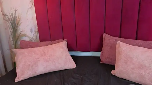 CHIARAJJONES online show from April 2026 12:43:01 PM
