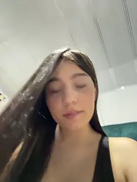 Snapshot of __Lorelain__ chatting on November 2025 10:18:02 PM Lorelain online show from November 2025 10:18:02 PM